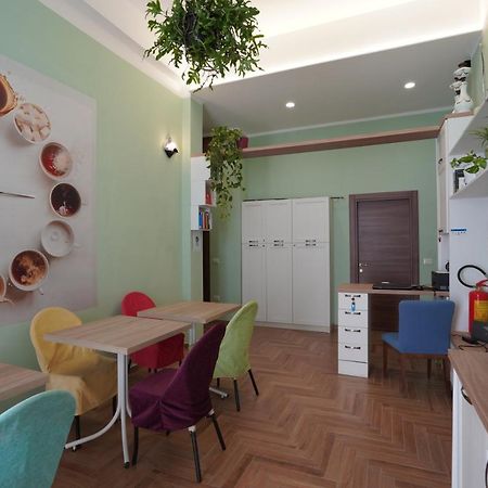 B&B I Due Teatri Napoli Bagian luar foto