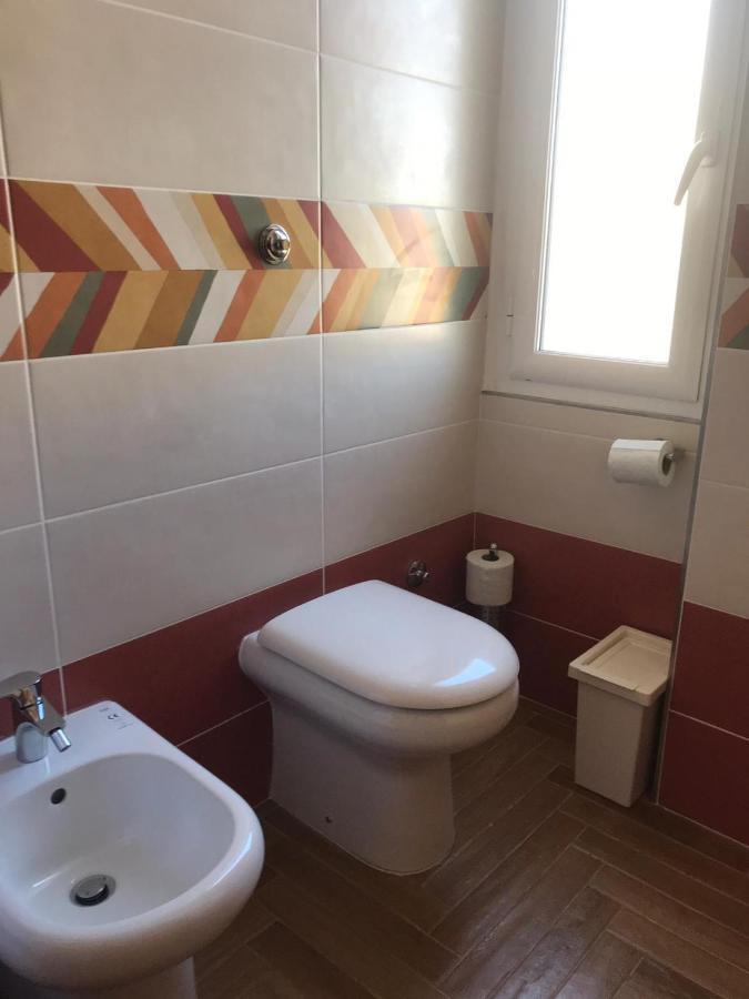 B&B I Due Teatri Napoli Bagian luar foto