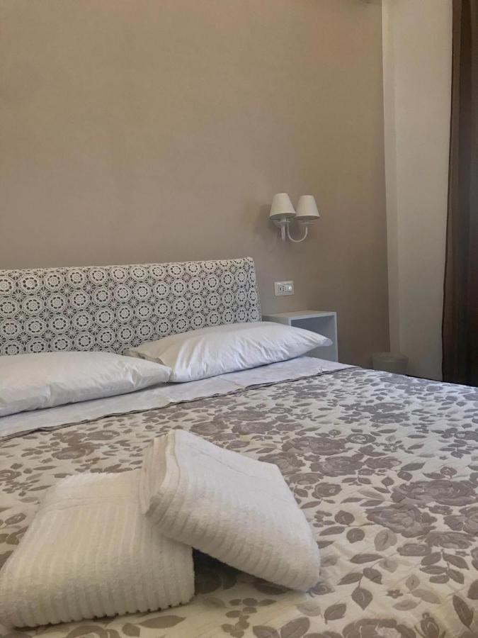 B&B I Due Teatri Napoli Bagian luar foto