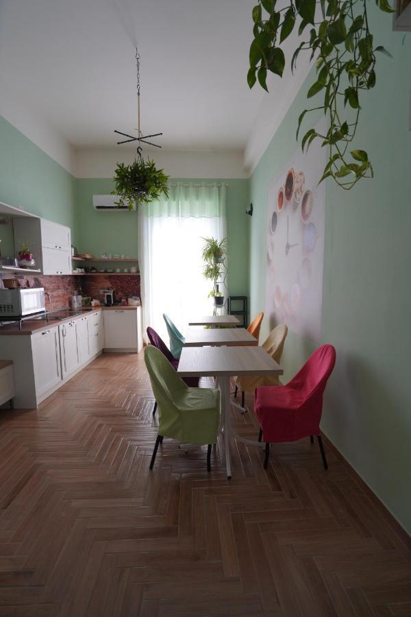 B&B I Due Teatri Napoli Bagian luar foto