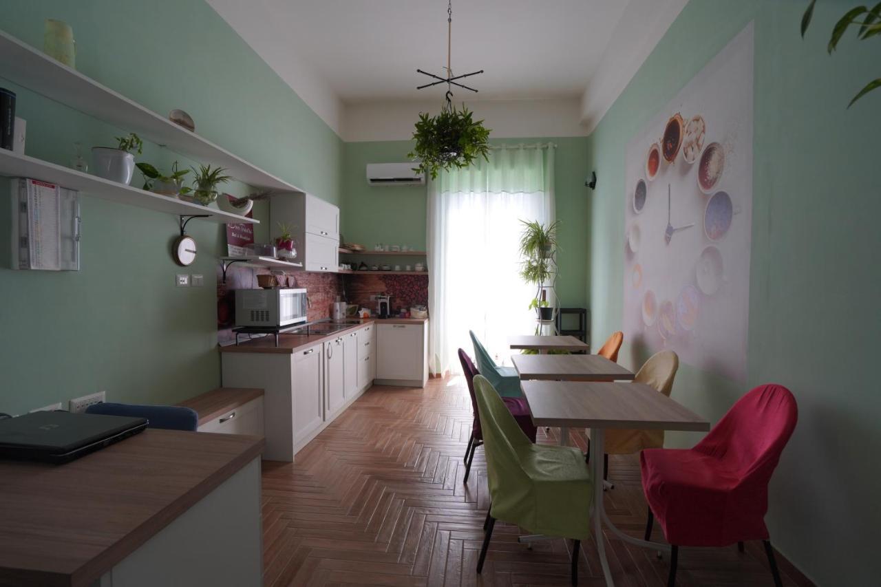 B&B I Due Teatri Napoli Bagian luar foto