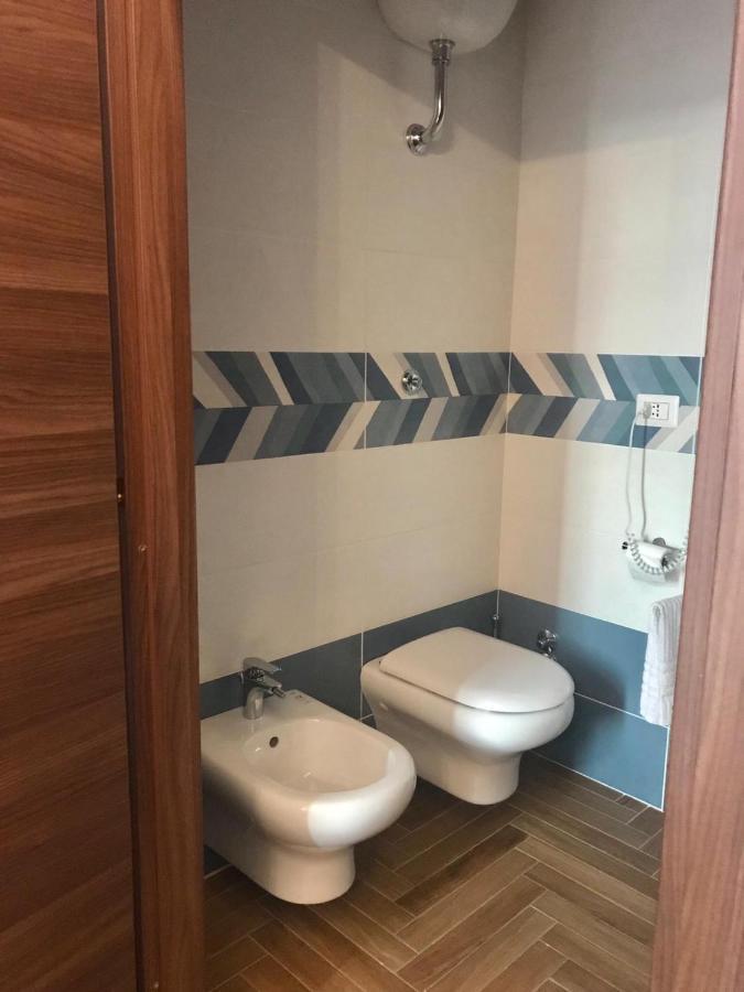 B&B I Due Teatri Napoli Bagian luar foto