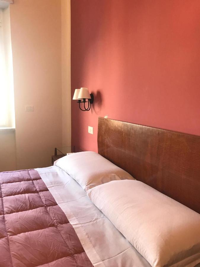 B&B I Due Teatri Napoli Bagian luar foto